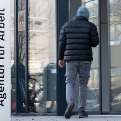 Experten warnen: Eine Kürzung des Bürgergelds für Ukraine-Geflüchtete könnte deren Integration erschweren. Studien zeigen klare Risiken auf. (Archivbild)