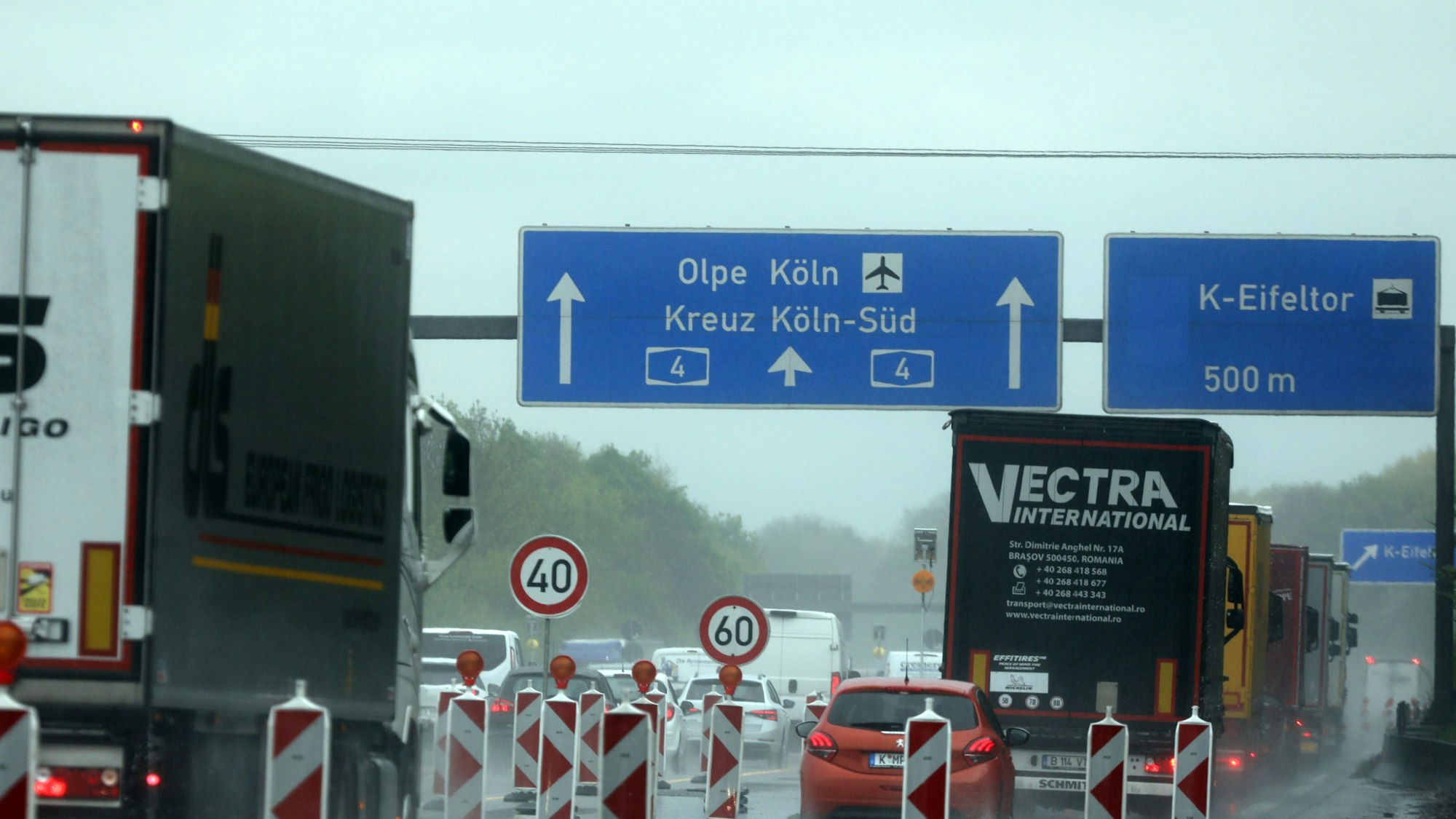 Das Bild zeigt die Autobahn A4 im Bereich Köln-Süd und Köln-Eifeltor