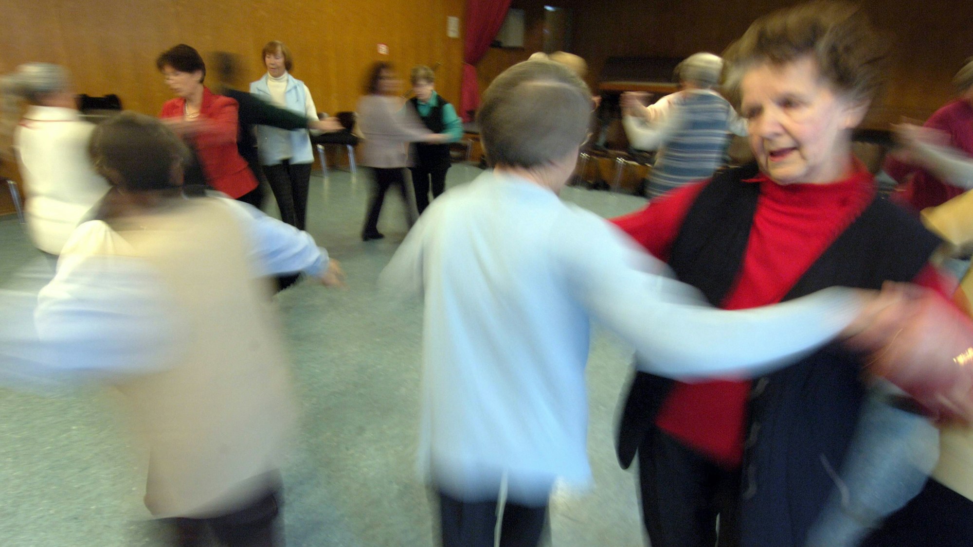 Seniorinnen tanzen am Donnerstag. (Symbolbild)