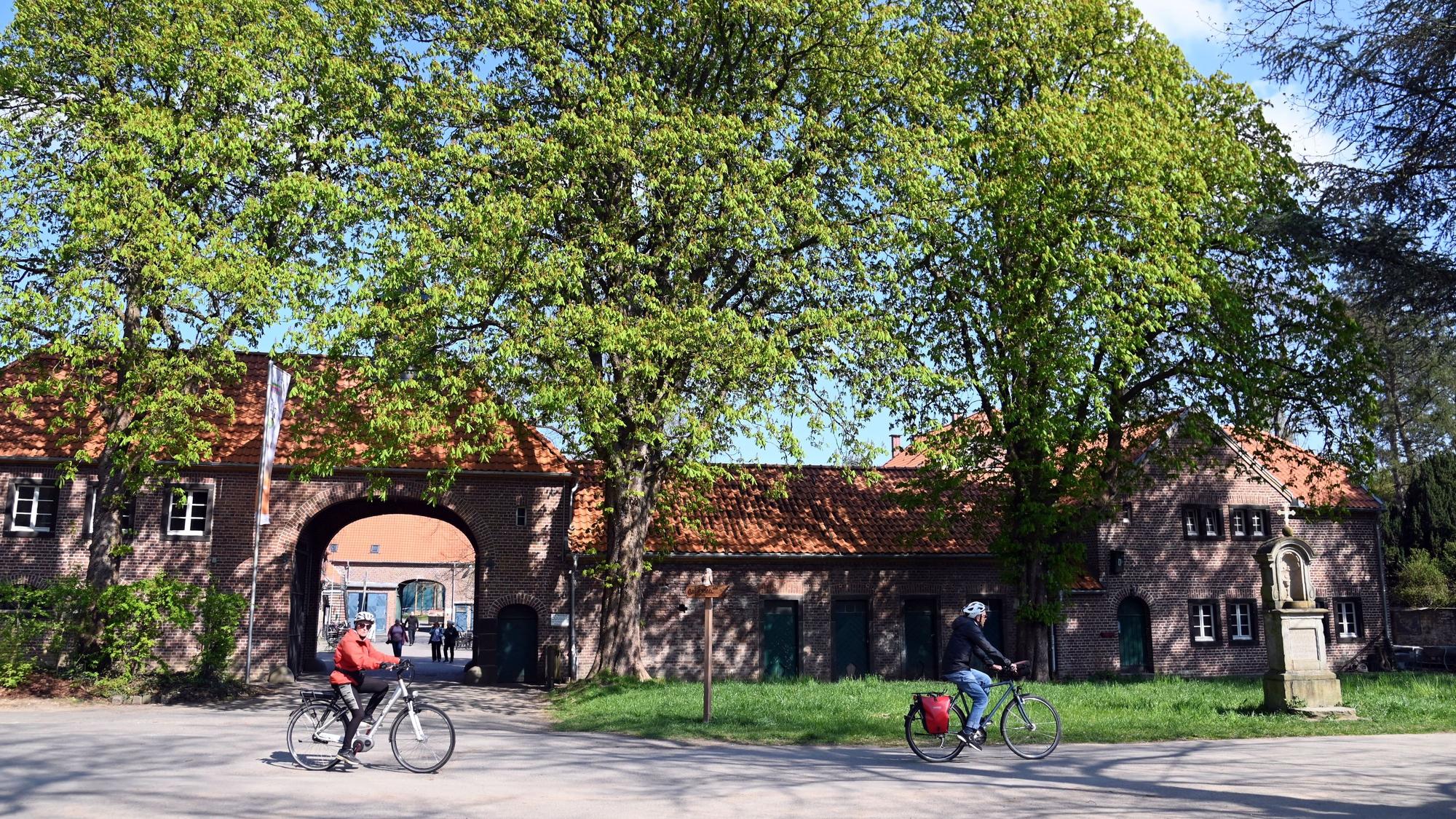 Am Gut Leidenhausen findet der 35. Sommerlauf des LSV Porz statt.