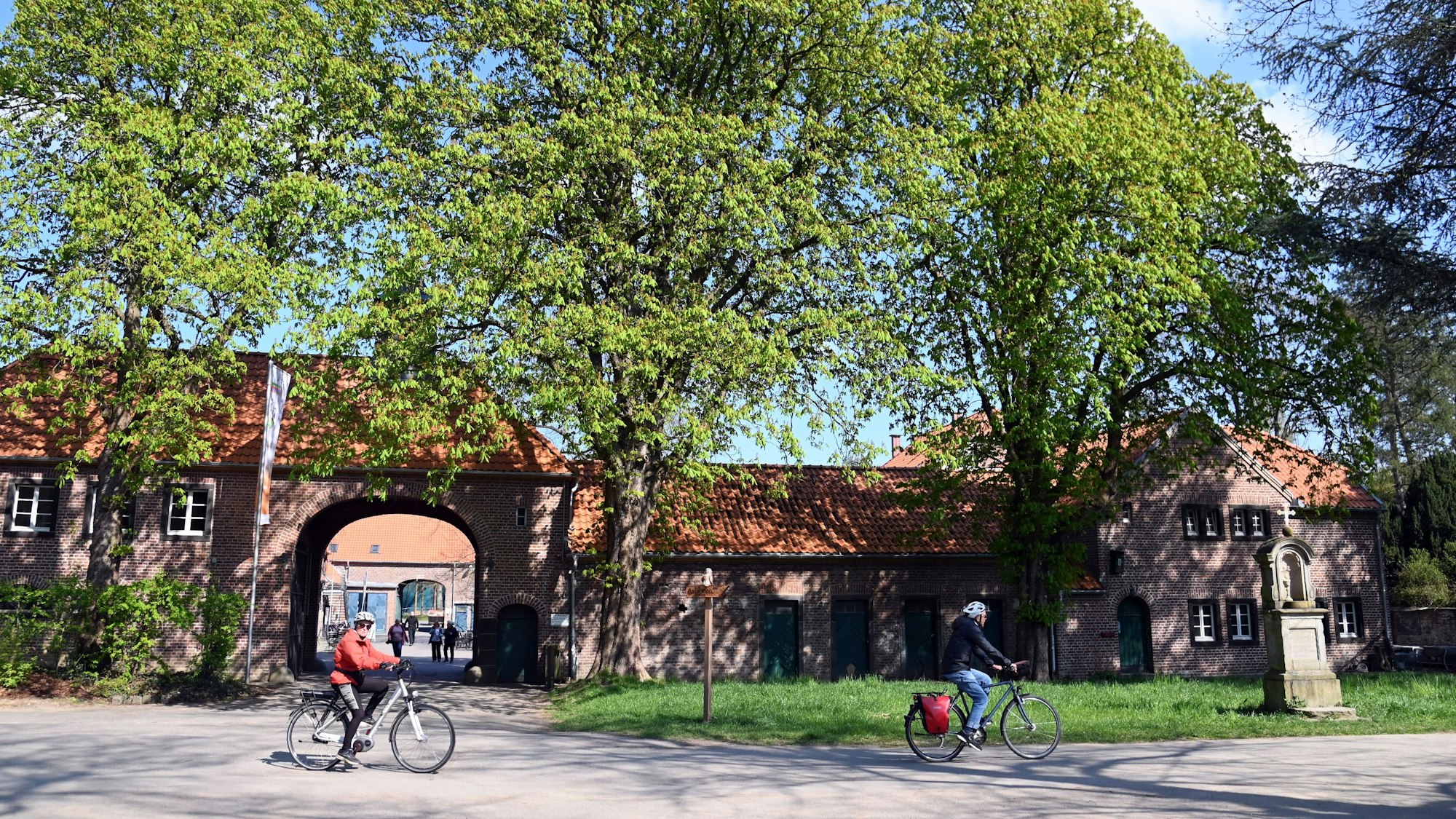 Am Gut Leidenhausen findet der 35. Sommerlauf des LSV Porz statt.