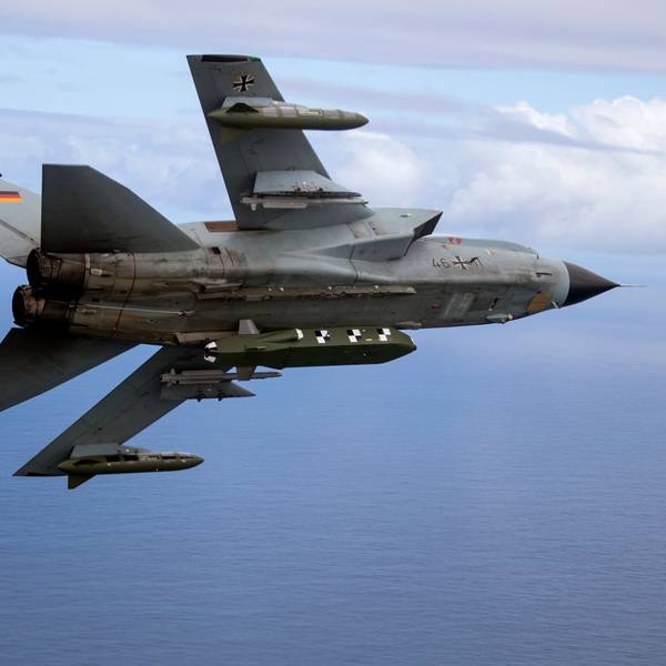 ARCHIV - 28.03.2017, Südafrika, Bredasdorp: HANDOUT - Die von der Bundeswehr herausgegebene Aufnahme zeigt einen Kampfjet Tornado IDS ASSTA 3.0, bestückt mit dem Lenkflugkörper Taurus, der im Rahmen der Übung «Two Oceans» fliegt. (zu dpa: «Merz' Offenheit für Taurus-Lieferungen kommt in EU gut an») Foto: Andrea Bienert/Bundeswehr/dpa +++ dpa-Bildfunk +++