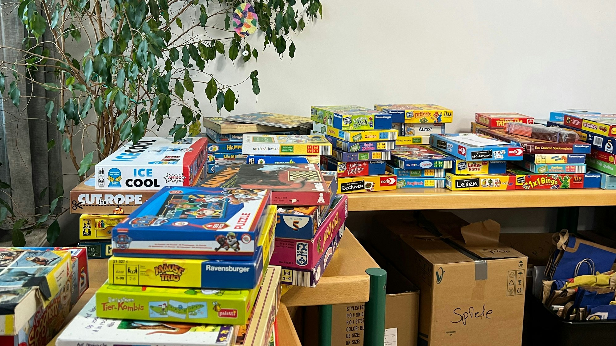 Am Dienstagnachmittag fand im Manforter Nachbarschaftszentrum eine Spieletauschbörse statt.