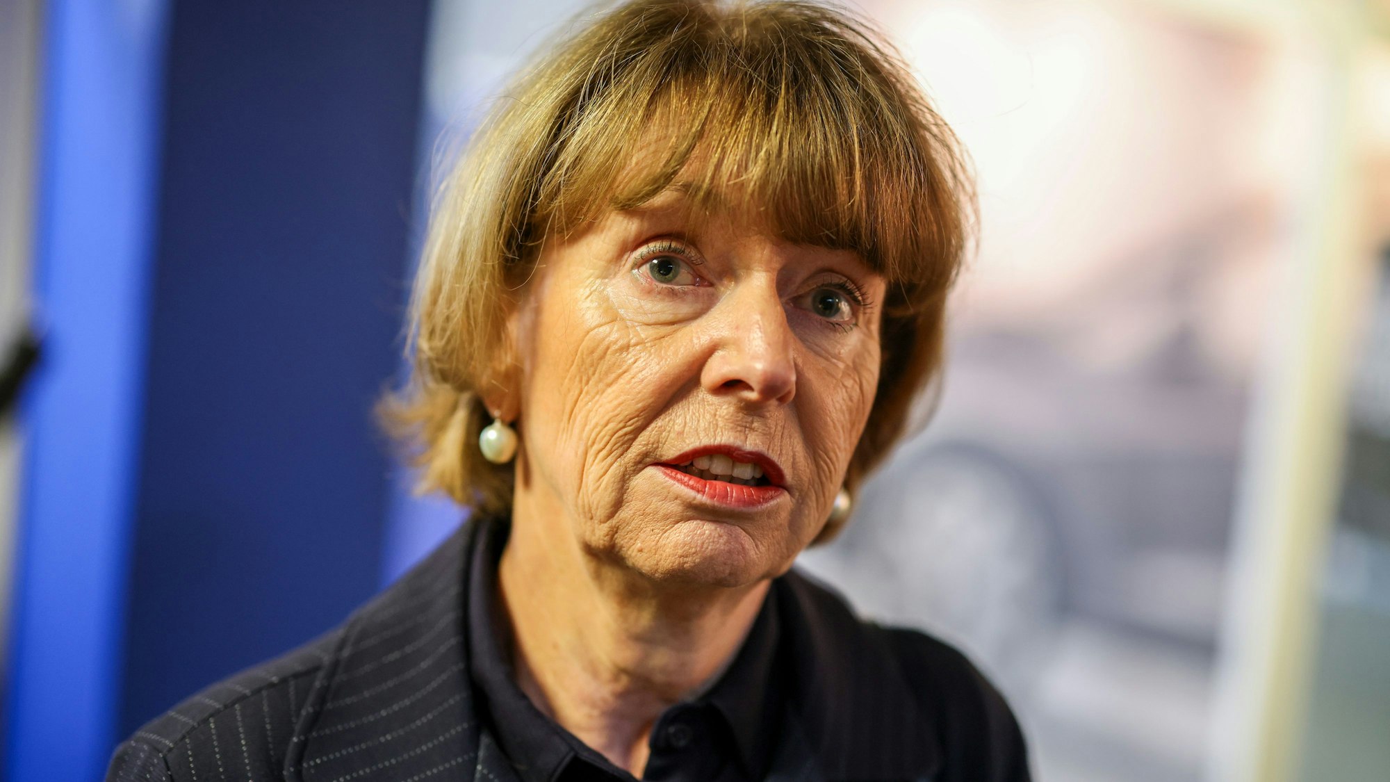 Die Kölner Oberbürgermeisterin Henriette Reker (parteilos) hat eine geplante Reise nach Tunesien wegen eines Streits über den Umgang mit Frauen und Minderheiten in letzter Minute abgebrochen.