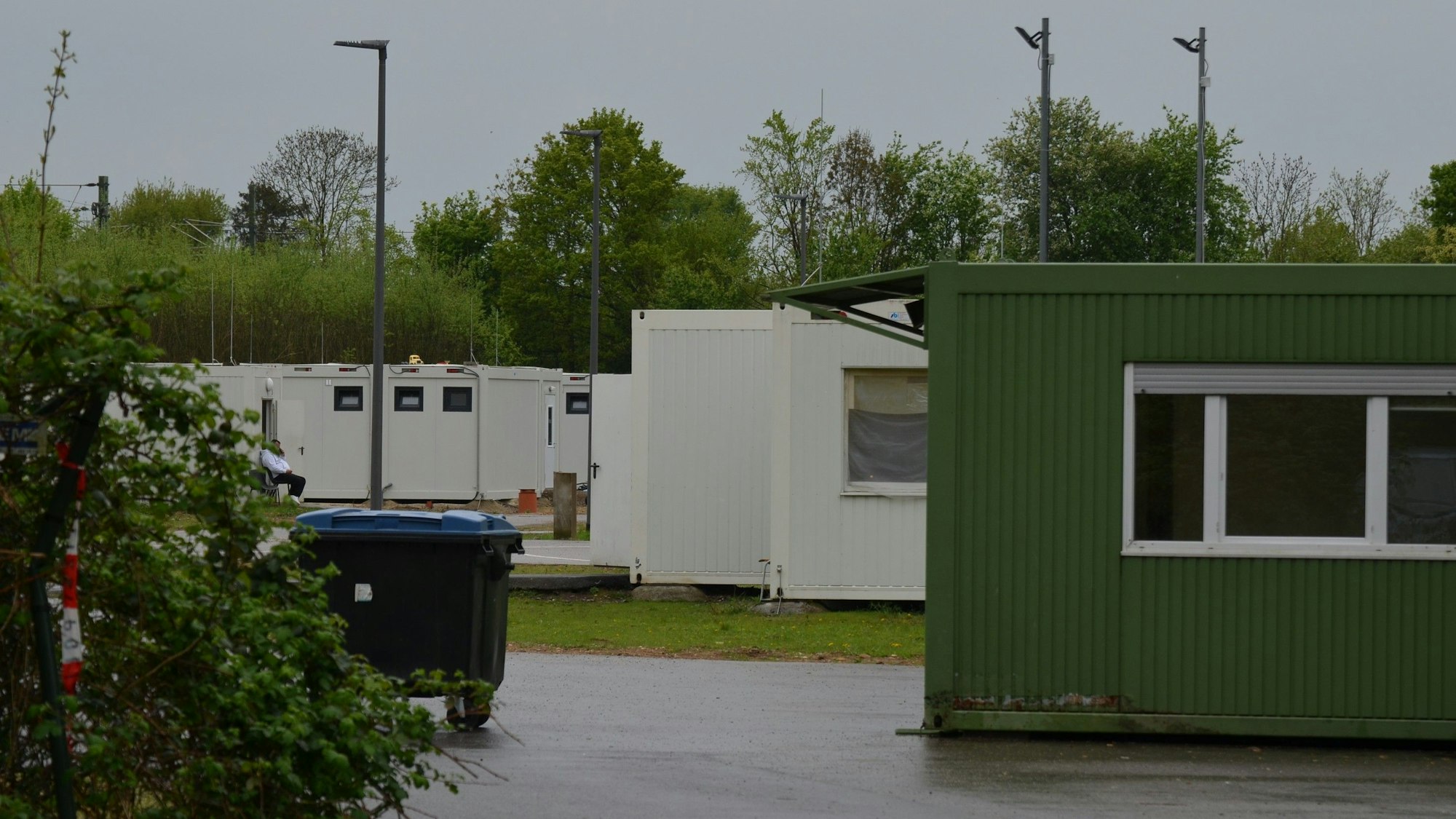 Das Foto zeigt Wohncontainer in der Flüchtlingsunterkunft an der Bruchhöhe in Kerpen-Sindorf.