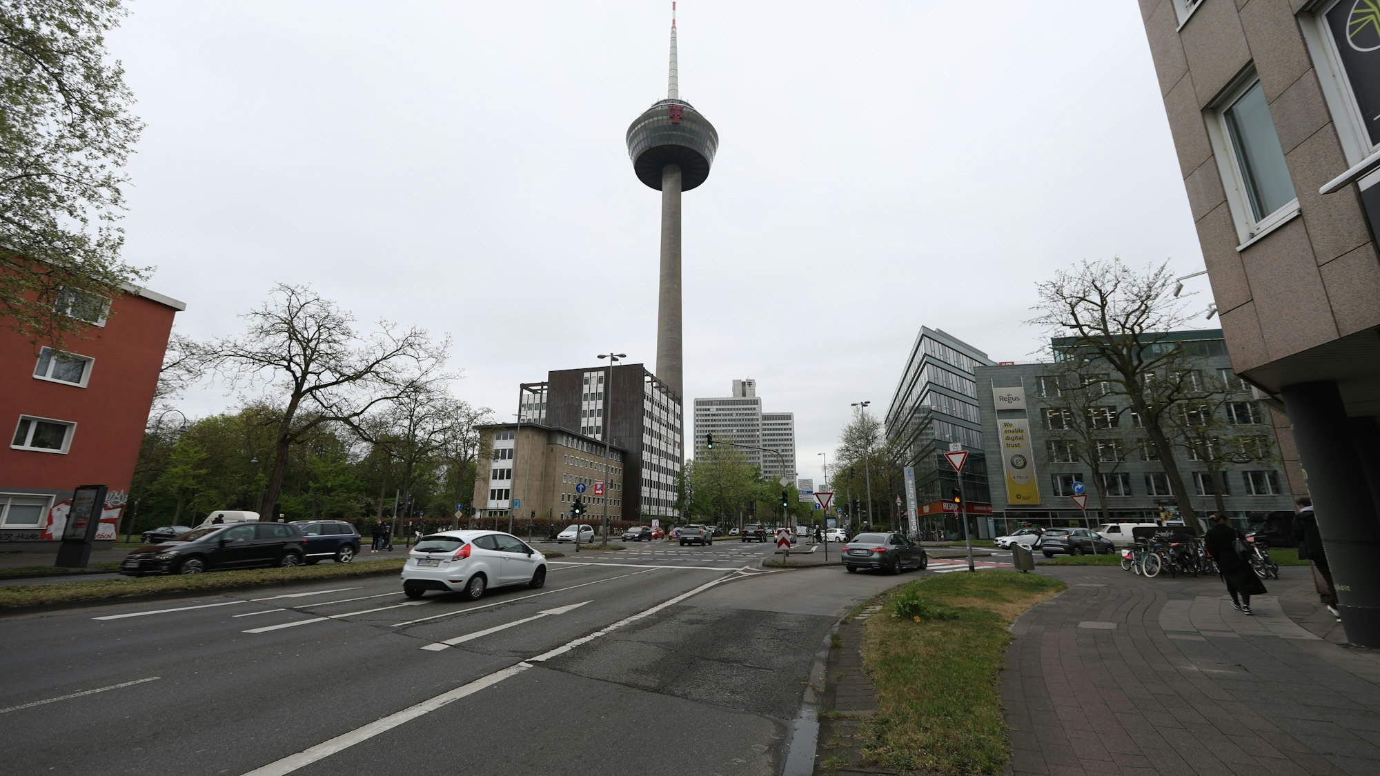 Der Blick von Norden auf das Gelände rund um den Fernsehturm.