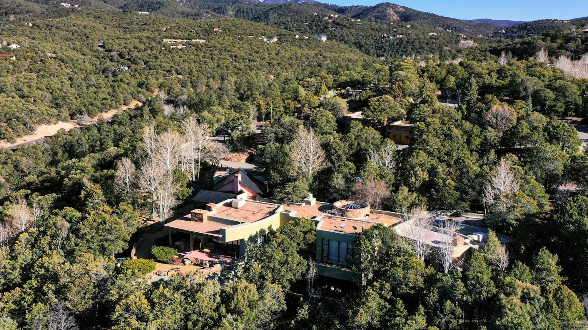 Luftaufnahme des Anwesens von Schauspielers Gene Hackman und seiner Frau Betsy Arakawa.