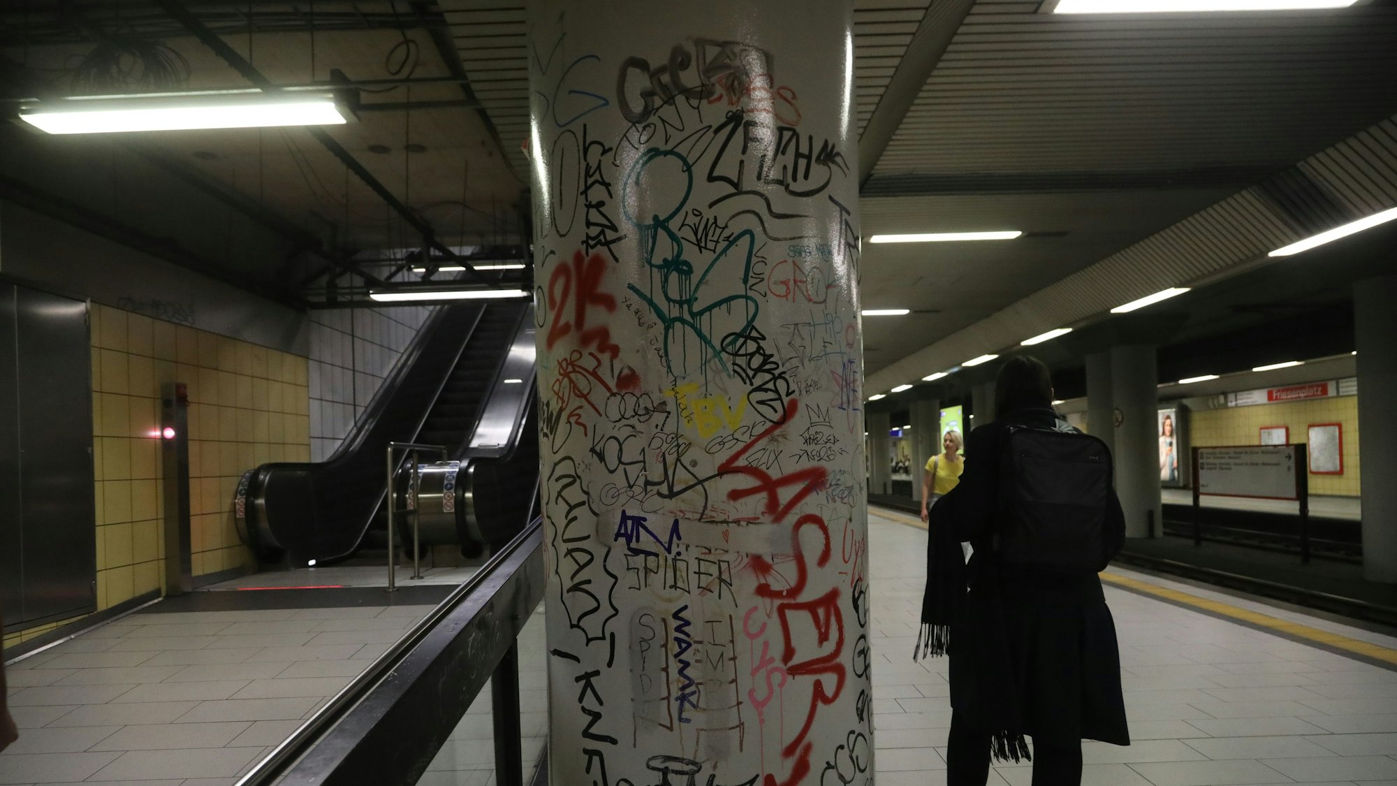 Die Drogenszene am Friesenplatz ist für die nahe gelegene Königin-Luise-Schule zum Problem geworden.