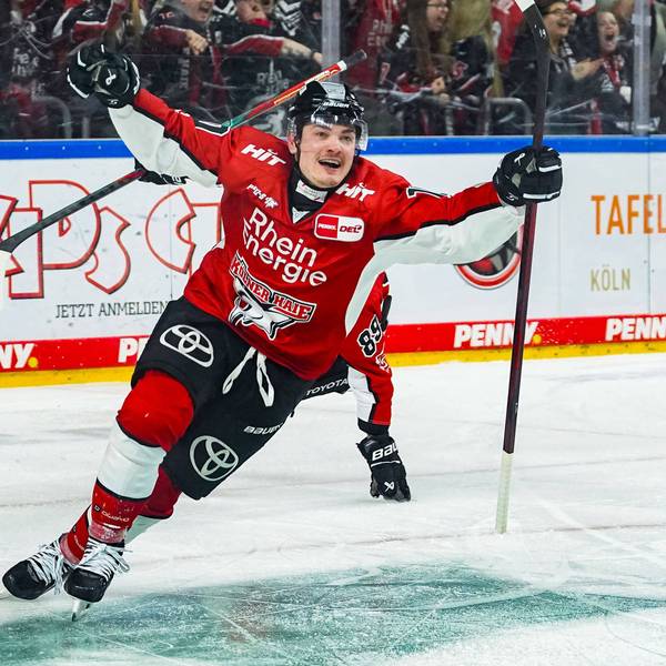 Eishockey Penny-DEL Playoff-Halbfinale Spiel6 Kölner Haie - ERC Ingolstadt am 14.04.2025 in der Lanxess Arena in Köln Justin Schütz Köln - bejubelt seinen entscheidenden Treffer zum 3:2 in der Overtime Gemäß den Vorgaben der DEL Deutsche Eishockey Liga ist die Publikation und Weiterverwertung der Aufnahmen in elektronischen Medien und Endgeräten aller Art während des laufenden Spiels nicht zulässig. *** Ice Hockey Penny DEL Playoff Semi-Final Game6 Kölner Haie ERC Ingolstadt on 14 04 2025 at the Lanxess Arena in Cologne Justin Schütz Köln celebrates his decisive goal for 3 2 in overtime According to the regulations of the DEL German Ice Hockey League, the publication and further utilization of the recordings in electronic media and end devices of all kinds is not permitted during the ongoing game xDMx