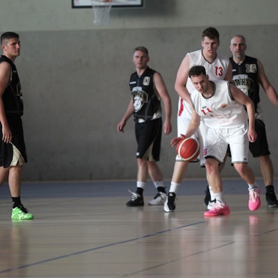 Das Bild zeigt eine Spielszene des letzten Saisonspiels des TuS Zülpich.