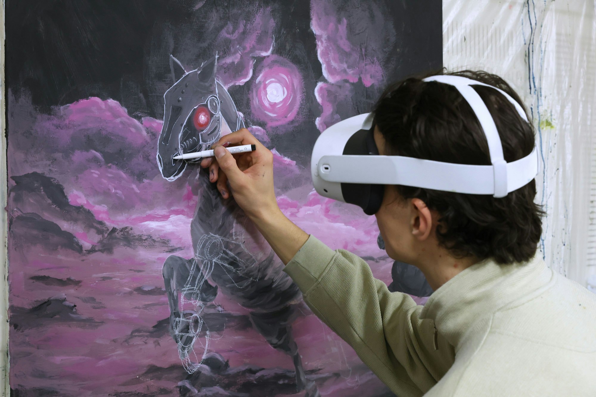 07.03.2025
Köln
Lars Stenchly (22) war Jugendnationalspieler im Volleyball - jetzt ist er erfolgreicher Künstler, jüngst hatte er eine Ausstellung zusammen mit Werken von Banksy und Warhol.
Foto: Martina Goyert