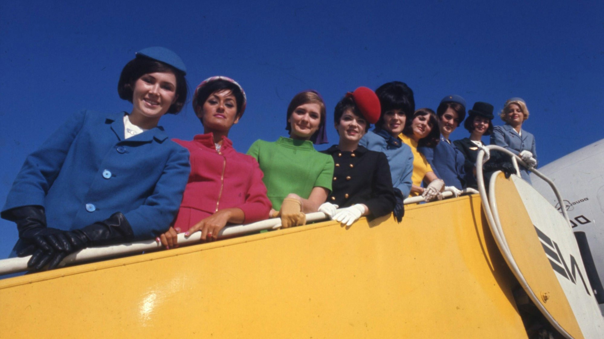 Stewardessen, darunter auch eine von Braniff, in den 1960er Jahren.