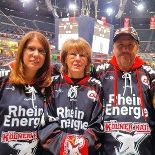 Fans der Kölner Haie: Carmen, Irene, Karlheinz und Anne May (v. l.).
