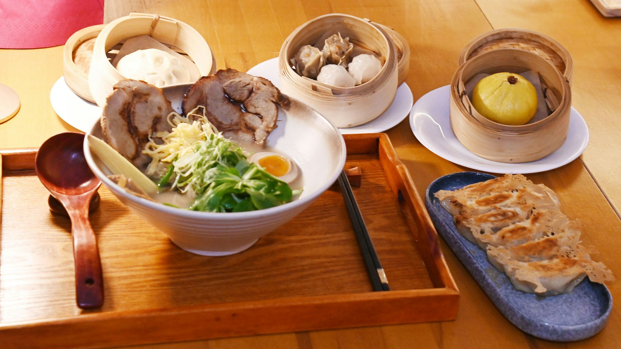 15.04.2025 Frechen. Gastrokolumne „Lieblingsort Spezial “ von Julia Floß über das „Restaurant Hotel Heute Frechen“. Dim Sum und Ramen Nr.1. Foto: Alexander Schwaiger