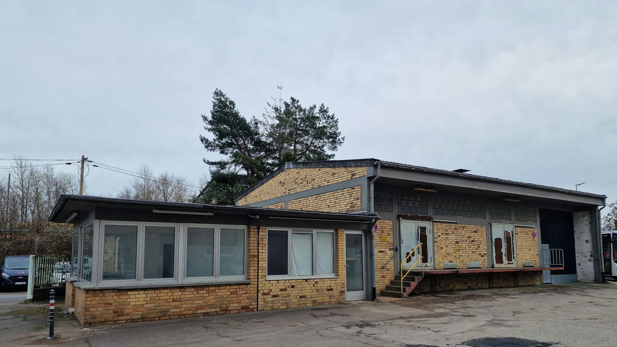 In das sogenannte Pförtnerhaus auf dem städtischen Grundstück In den Reihen 16 soll der Boxclub Muay Thai Cologne ziehen.