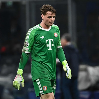 Jonas Urbig vertrat Manuel Neuer wieder im Tor von Bayern München.