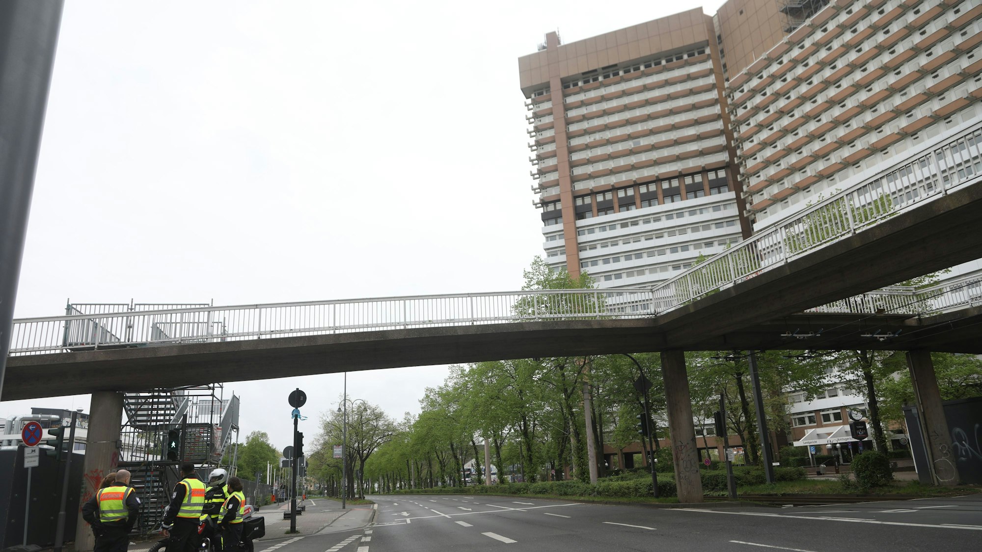 Das Gebiet rund um das Unicenter muss evakuiert werden.