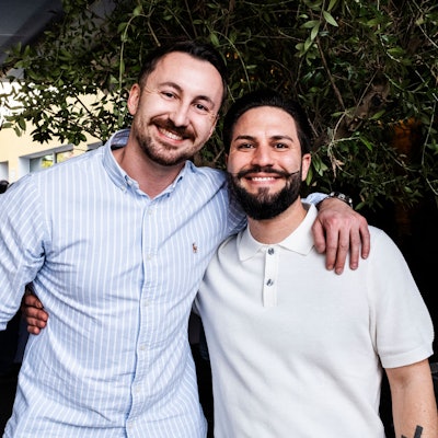 Antonio Luigi Lasprovata und Björn Schäfer kennen sich noch aus der Schulzeit in Bergisch Gladbach.