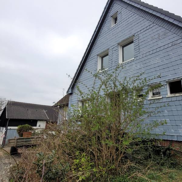 Seit dem 26. August 2011 gilt Anett Carolin Kaiser als spurlos verschwunden. Ihr damals neues Haus in Steimelhagen, Gemeinde Morsbach, hat die seinerzeit 51-Jährige nie bezogen.