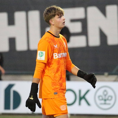 Mönchengladbach, Deutschland 13. September 2024: A-Junioren DFB-Nachwuchsliga - 2024/25 - Borussia Mönchengladbach U19 vs. Bayer Leverkusen U19 Im Bild: Torhueter Moritz Schrief Bayer 04 Leverkusen U19 Fohlenplatz Nordrhein Westfalen *** Mönchengladbach, Germany 13 September 2024 A Juniors DFB Youth League 2024 25 Borussia Mönchengladbach U19 vs Bayer Leverkusen U19 In the picture Goalkeeper Moritz Schrief Bayer 04 Leverkusen U19 Fohlenplatz North Rhine-Westphalia Copyright: xFotostandx/xVanxderxVeldenx