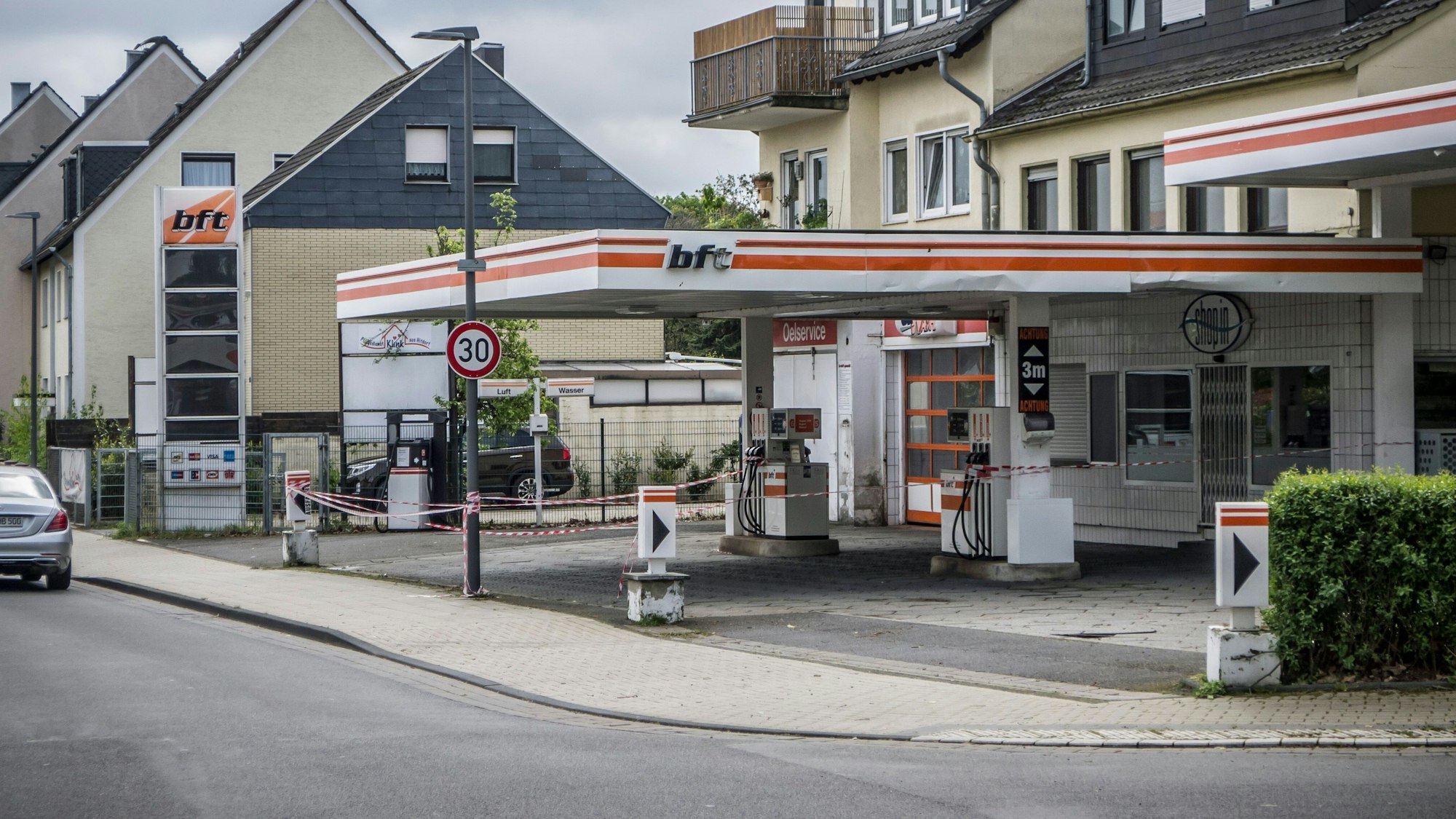 Ein Einzeltäter hat am Karfreitag eine Bft-Tankstelle in Köln überfallen (Symbolbild)