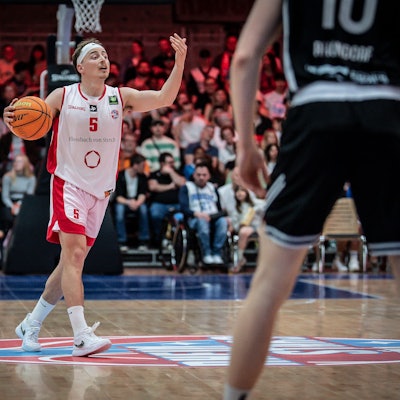 Barmer 2. Basketball Bundesliga ProB: Rheinstars Koeln vs. Dragons Rhöndorf, 12.04.25 Rupert Hennen Point Guard, RheinStars Köln, 5 gestikuliert und dirigiert Köln, 12.04.25 - Barmer 2. Basketball Bundesliga ProB: Rheinstars Koeln vs. Dragons Rhöndorf in der Motor World in Köln. *** Barmer 2 Basketball Bundesliga ProB Rheinstars Cologne vs Dragons Rhöndorf, 12 04 25 Rupert Hennen Point Guard, RheinStars Cologne, 5 gestures and conducts Cologne, 12 04 25 Barmer 2 Basketball Bundesliga ProB Rheinstars Cologne vs Dragons Rhöndorf at the Motor World in Cologne Copyright: xBEAUTIFULxSPORTS/AxelxKohringx