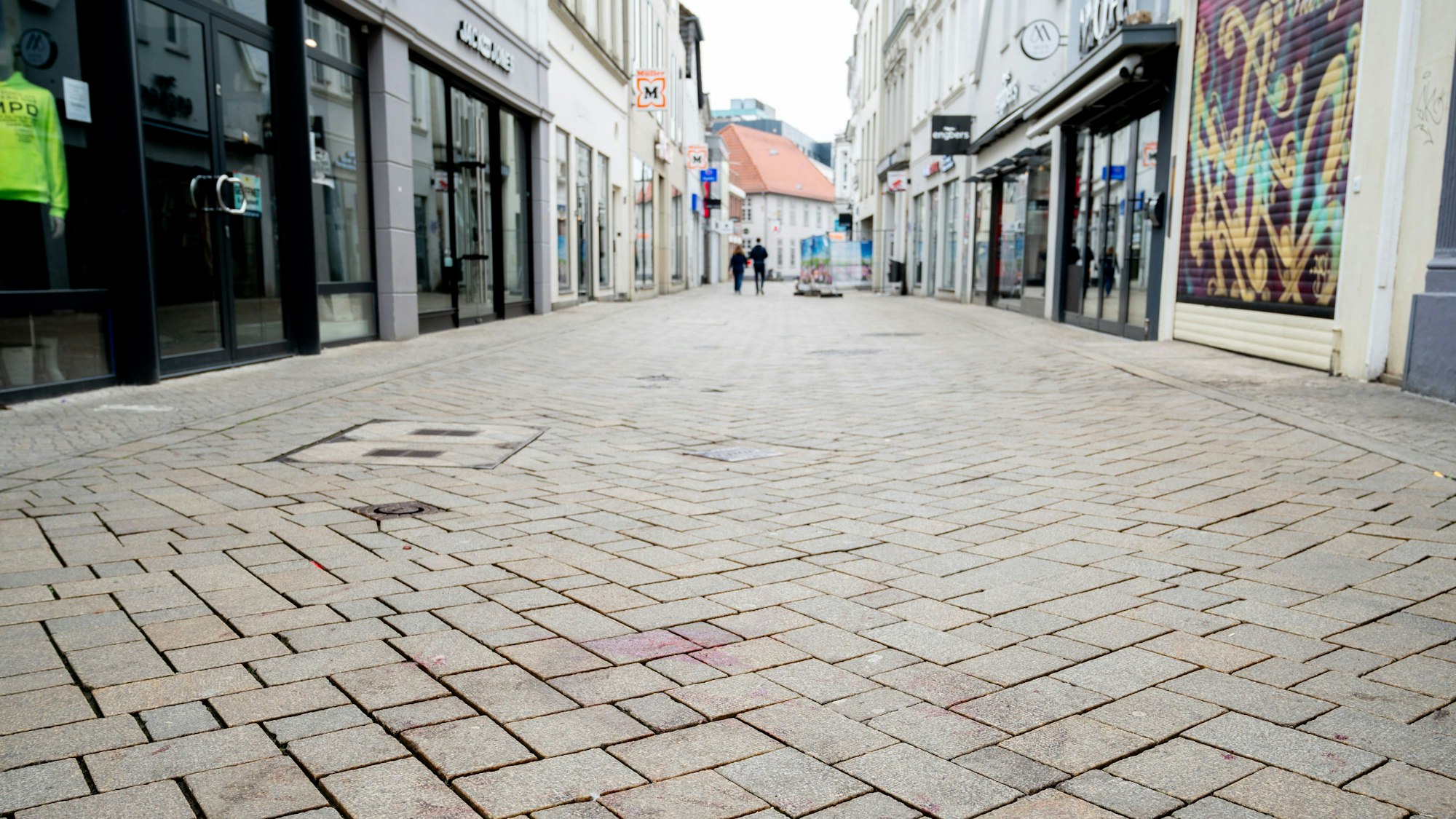 In Oldenburg erschoss die Polizei einen 21-Jährigen, der nach Reizgaseinsatz bedrohlich auf Beamte zuging.