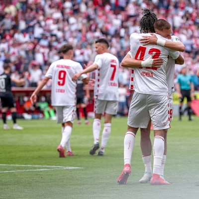 Torjubel nach dem Tor zum 3:1 durch Torschütze Damion Downs