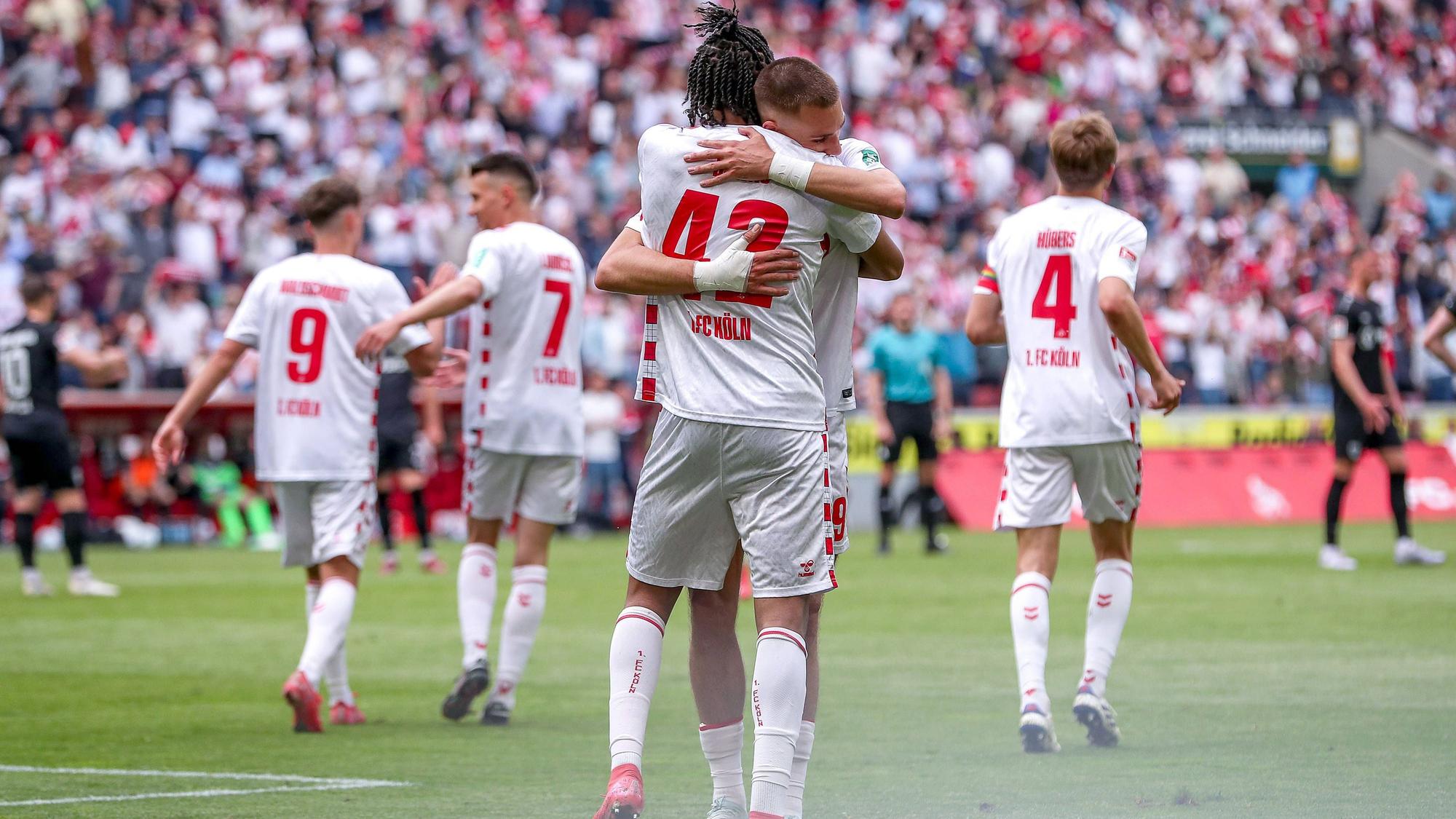 Torjubel nach dem Tor zum 3:1 durch Torschütze Damion Downs