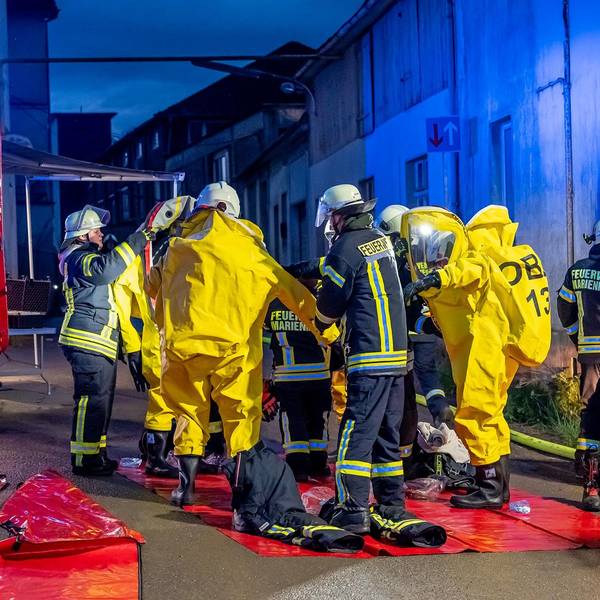 Feuerwehrleute am Einsatzort.
