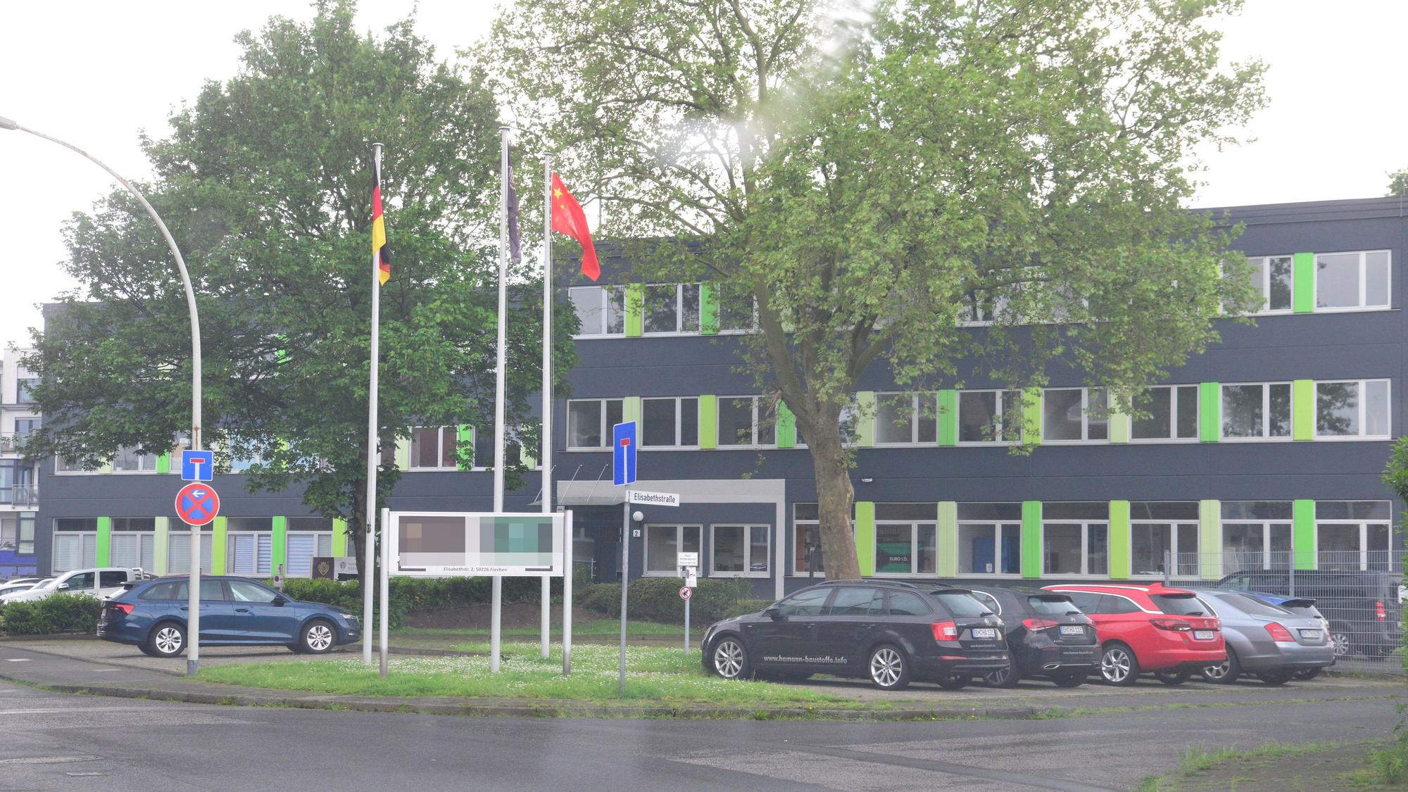 Das Bild zeigt ein Bürogebäude in Frechen.
