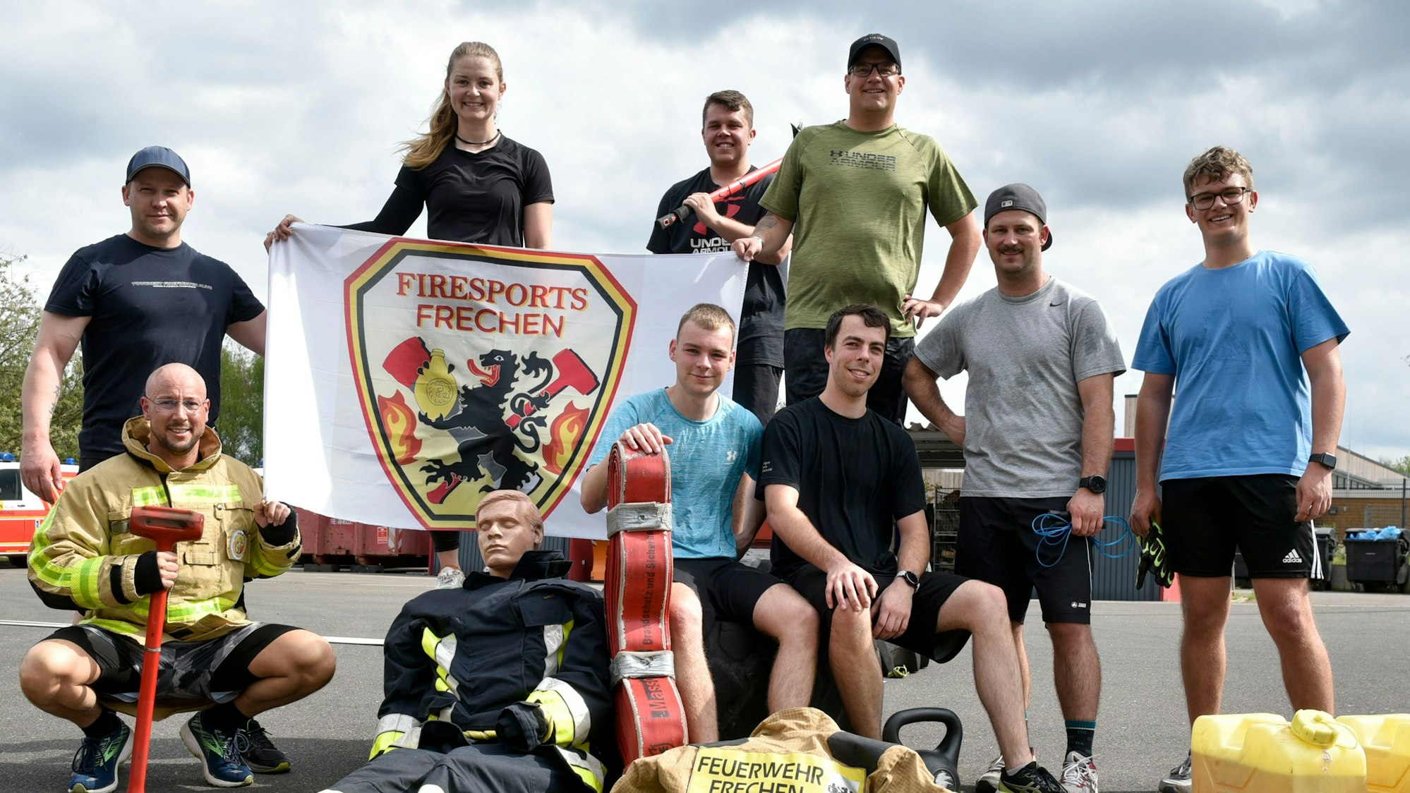 Das Foto zeigt die Gruppe der Sportler aus Frechen.