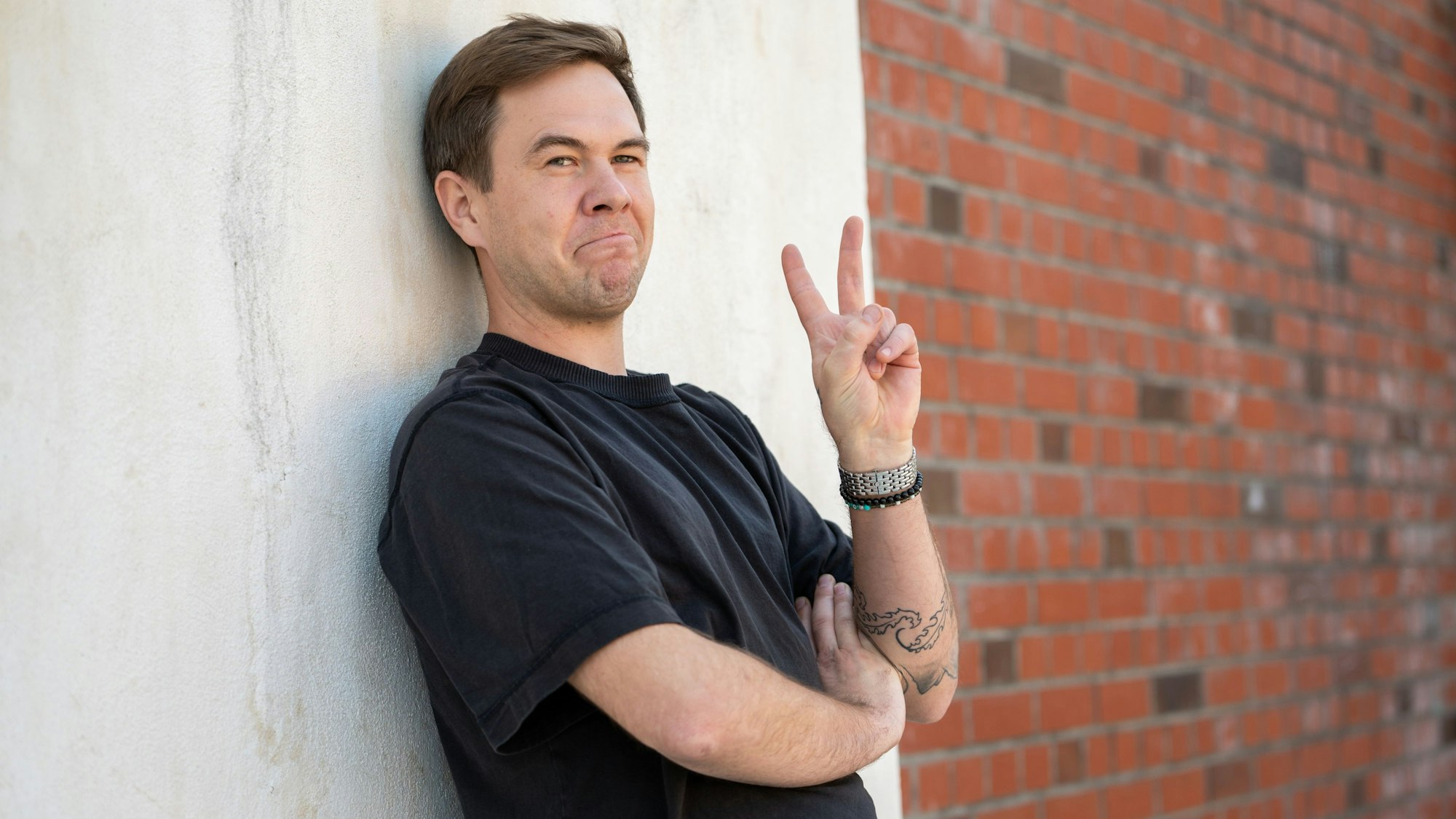 Der Sänger Oimara kurz vor einem Konzert im Schlachthof in München. (Archivbild)