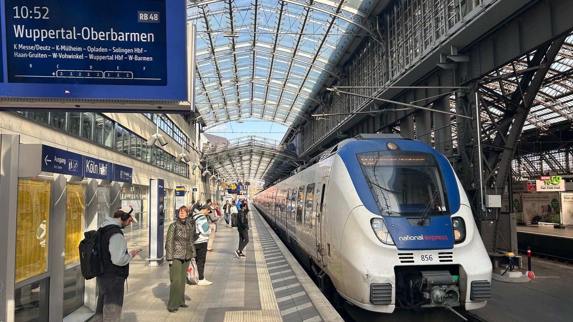Das Sorgenkind von National Express: Die Regionalbahn 48 fährt zwischen Bonn und Köln nur sehr unregelmäßig. Foto: Peter Berger