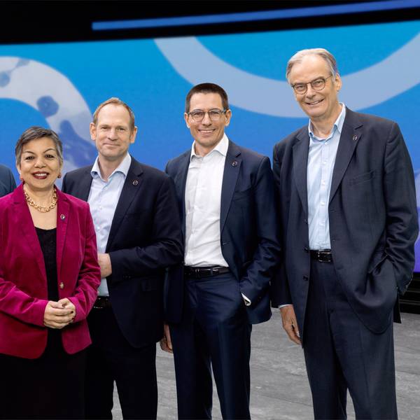 Covestros Vorstand mit dem Vorsitzenden Markus Steilemann, Vertriebschefin Sucheta Govil, Technikchef Thorsten Dreier, Finanzchef Christian Baier und dem Vorsitzenden des Aufsichtsrats, Richard Pott.