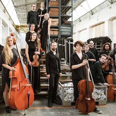 Das Orchester im Treppenhaus kommt mit „Disco“ nach Leverkusen.