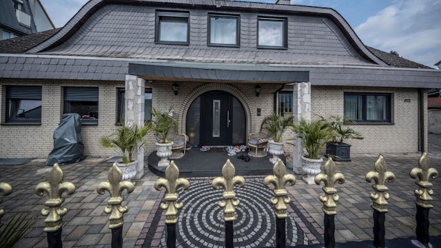 Die Rheindorfer Villa der Großfamilie.