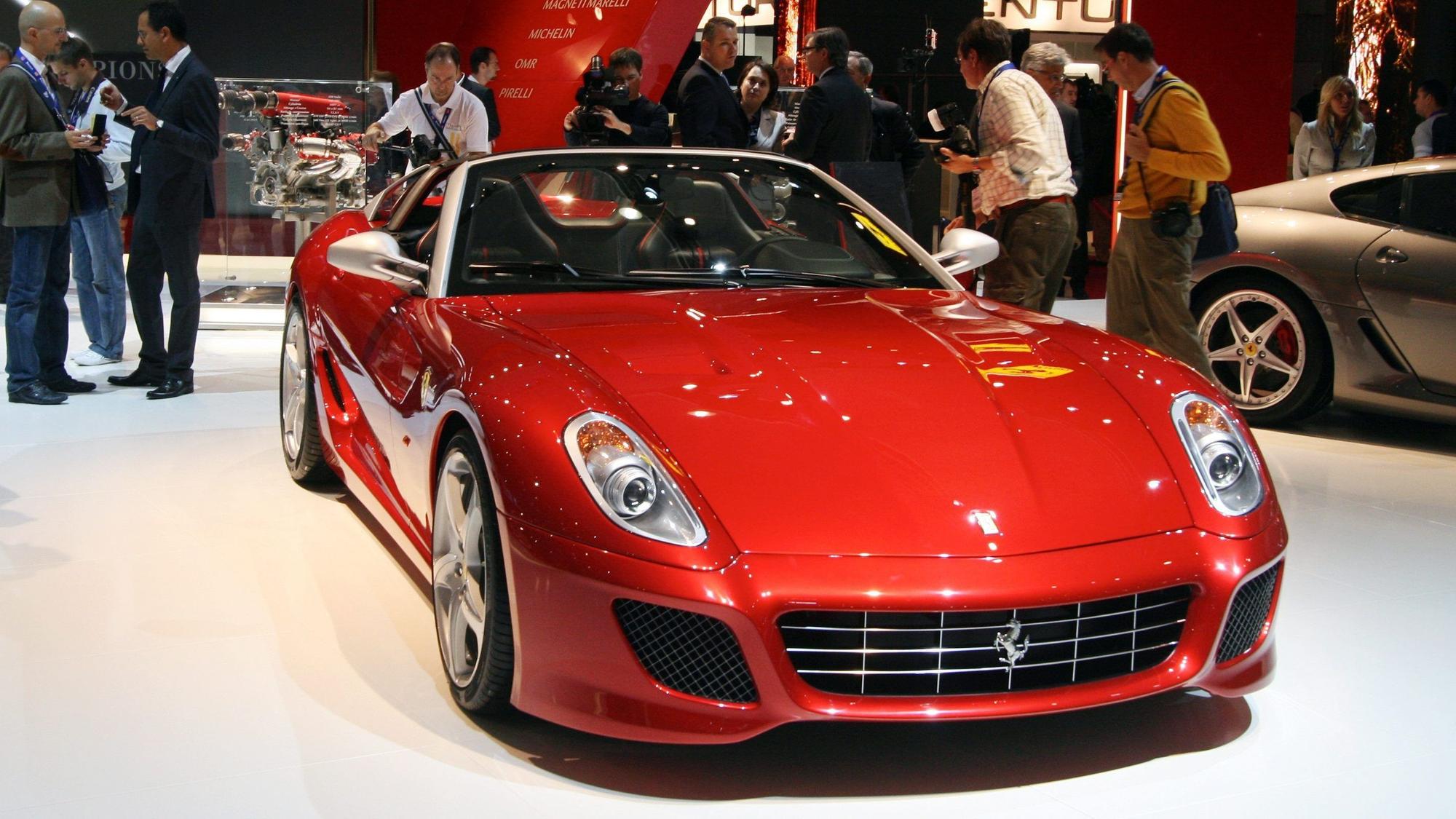 SA Aperta Ferrari wird auf einer Messe ausgestellt.