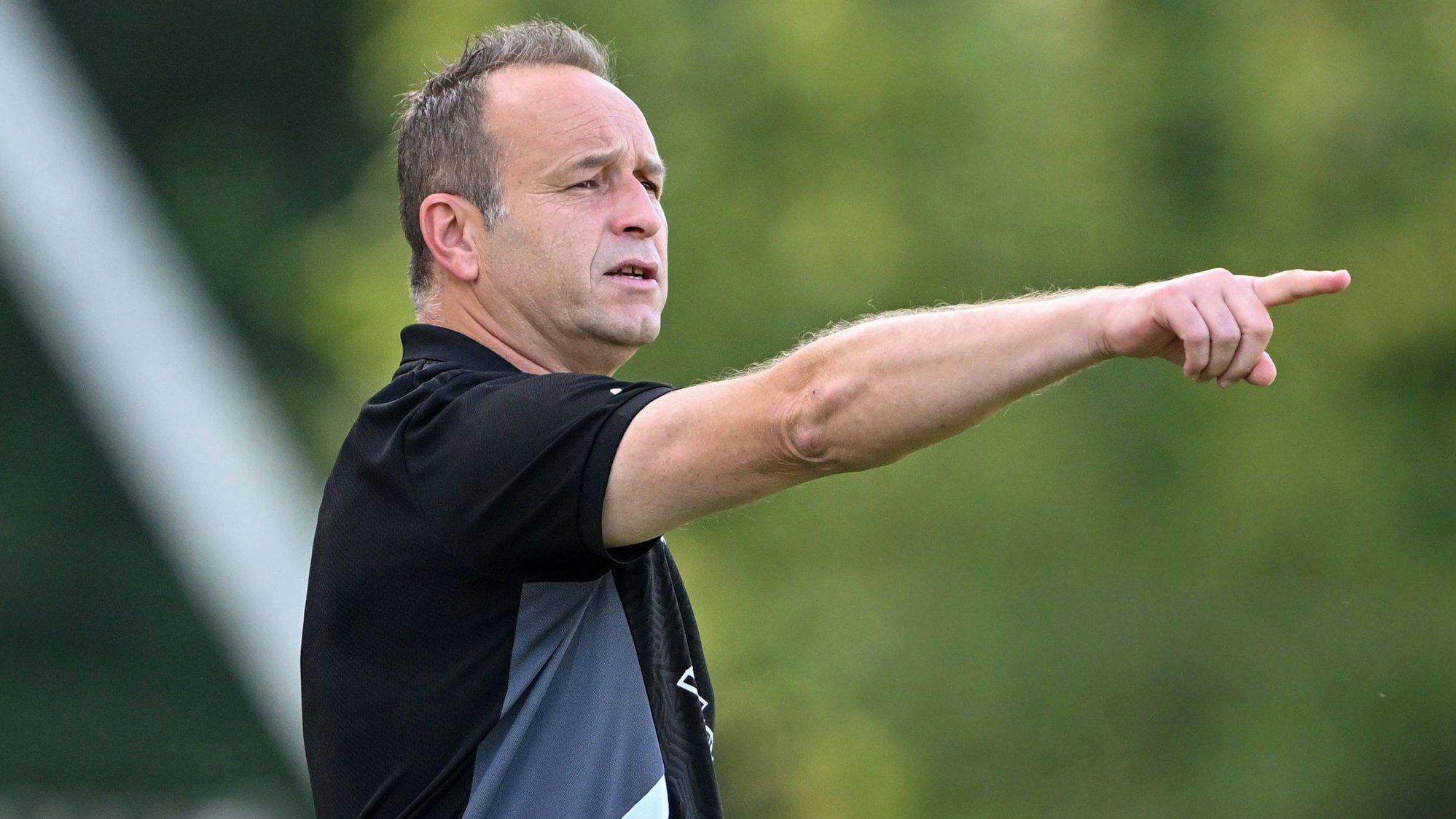 Fußball - U19 - Bundesliga - Hannover 96 - VfL Osnabrück am 14.08.2024 im Eilenriedestadion in Hannover Trainer Dirk Lottner Hannover *** Soccer U19 Bundesliga Hannover 96 VfL Osnabrück on 14 08 2024 at the Eilenriedestadion in Hannover Coach Dirk Lottner Hannover MT