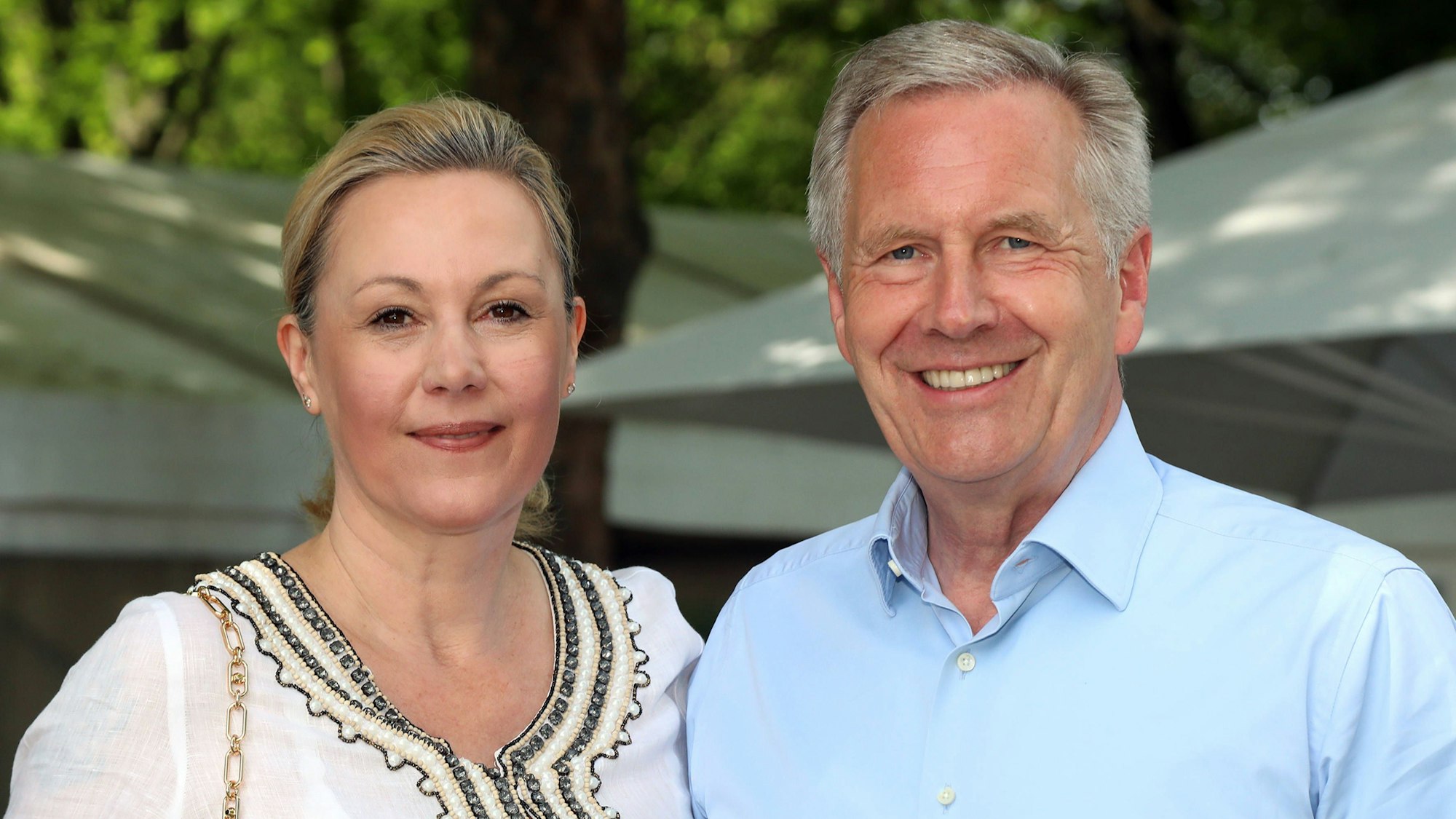 Bettina und Christian Wulff posieren für Fotografen.