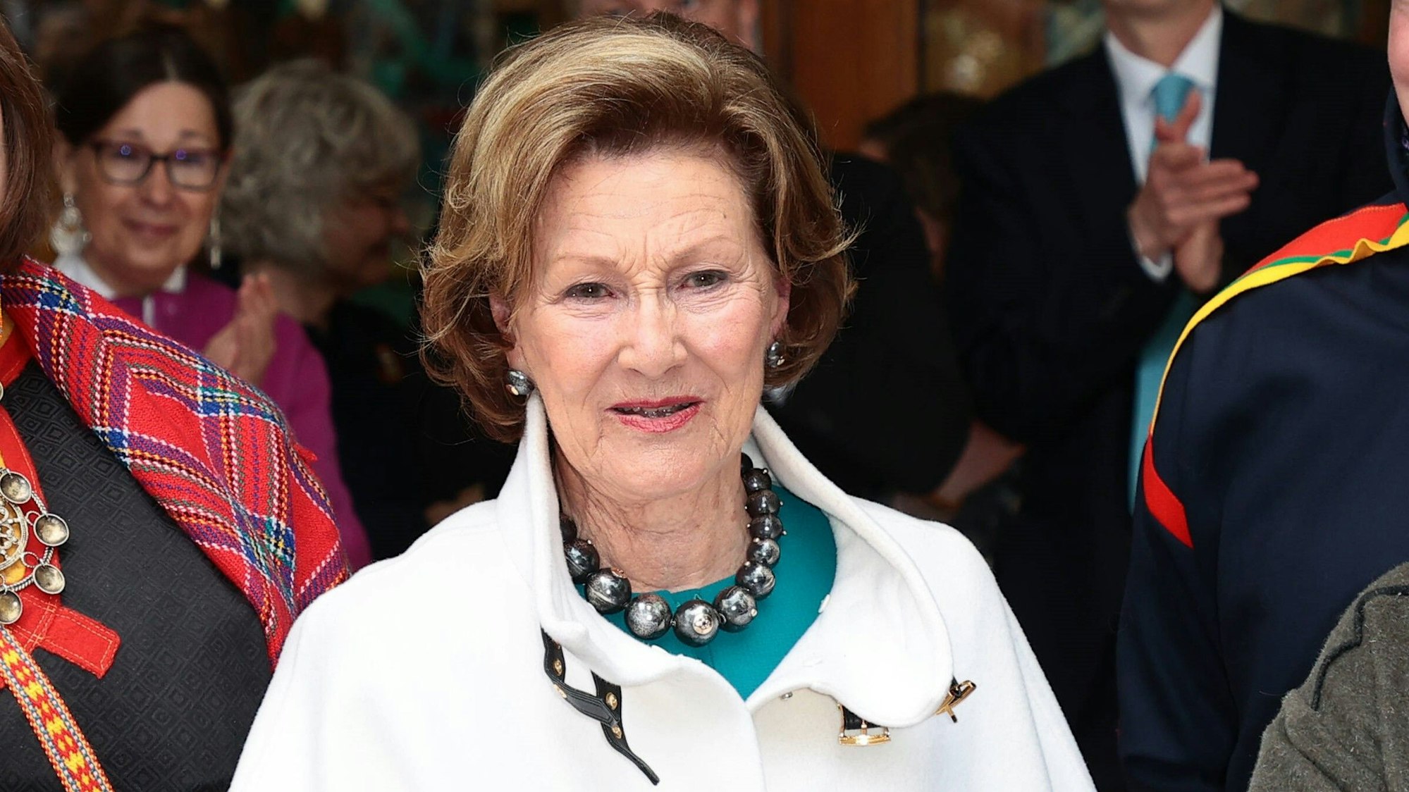 Königin Sonja von Norwegen bei einem Empfang.