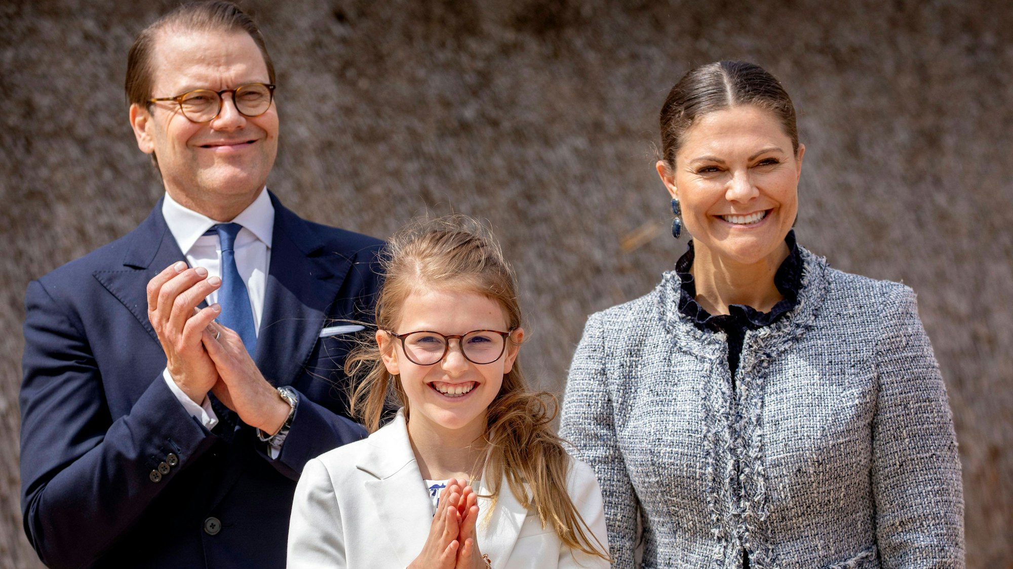 Prinz Daniel, Prinzessin Estelle und Kronprinzessin Victoria bei einem Besuch in Östergötland.