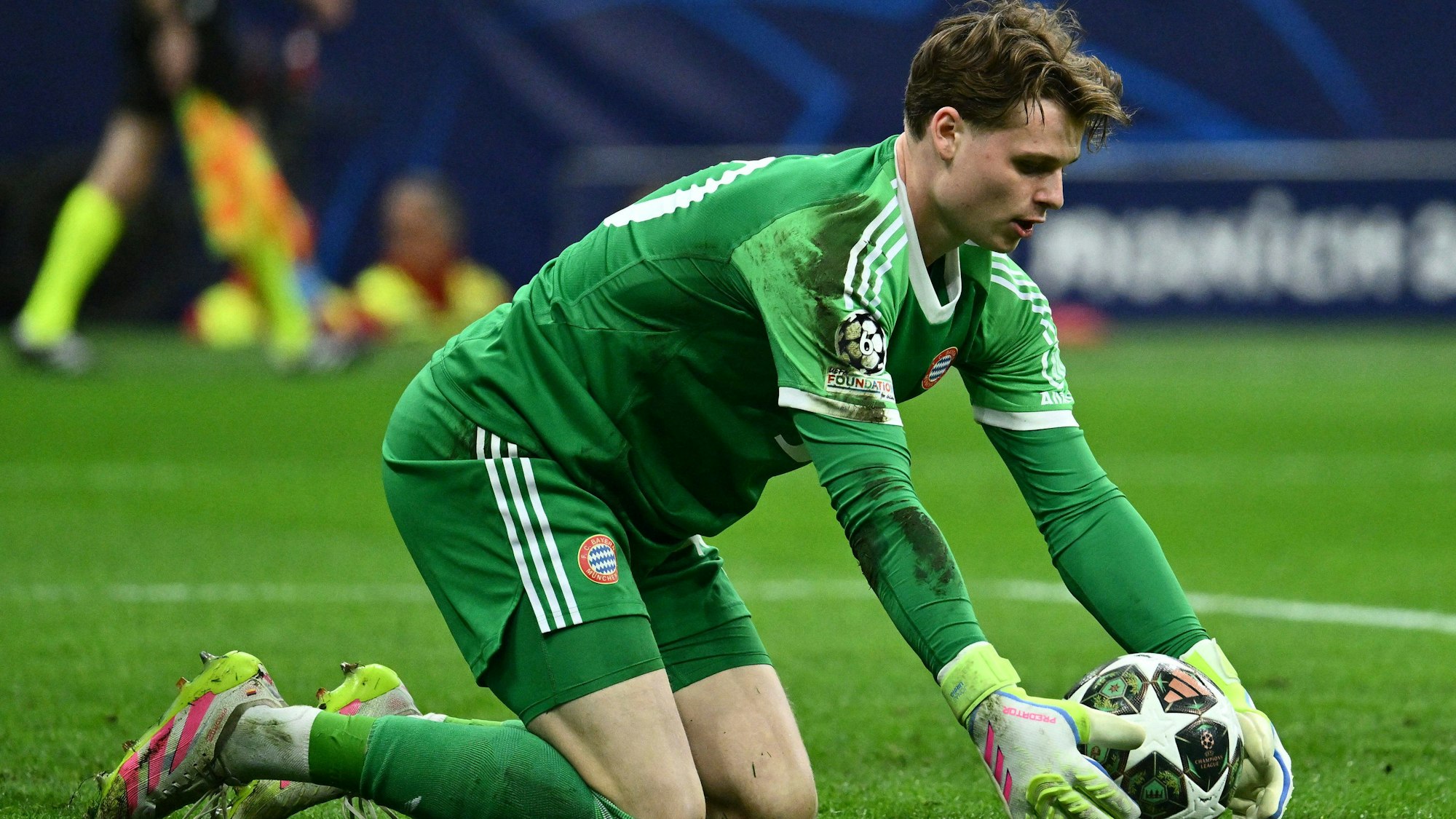 Zeigt zwischen den Pfosten beim FC Bayern München immer bessere Leistungen: Jonas Urbig.