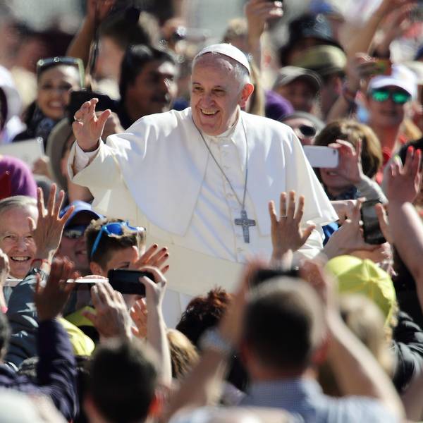 ARCHIV - 22.04.2015, Vatikan, Staat Vatikanstadt: Papst Franziskus während seiner Generalaudienz am Mittwoch auf dem Petersplatz im Vatikan. Das Oberhaupt der römisch-katholischen Kirche starb laut Vatikan am Ostermontag im Alter von 88 Jahren. Foto: Evandro Inetti/ZUMA Wire/dpa +++ dpa-Bildfunk +++