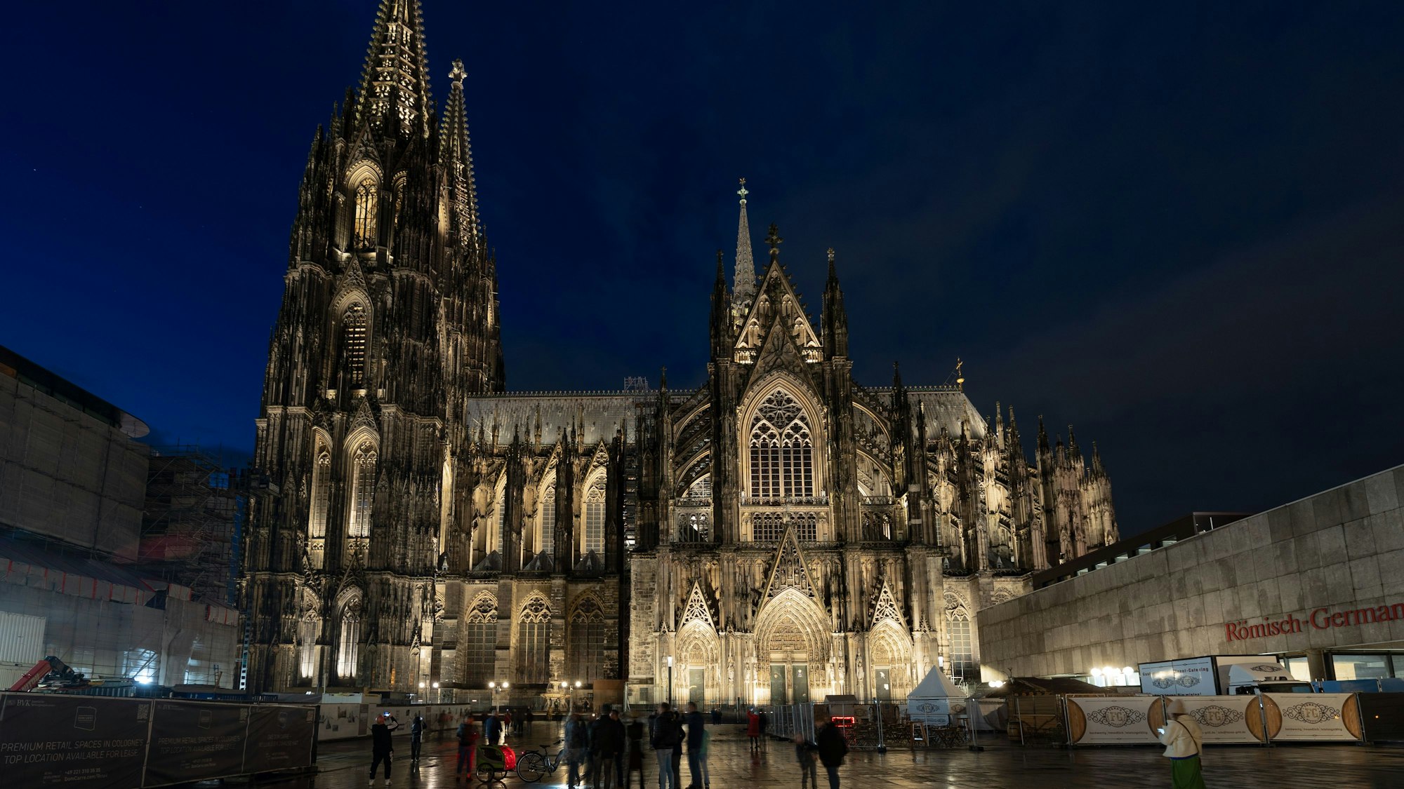 neue Dombeleuchtung bei Nacht