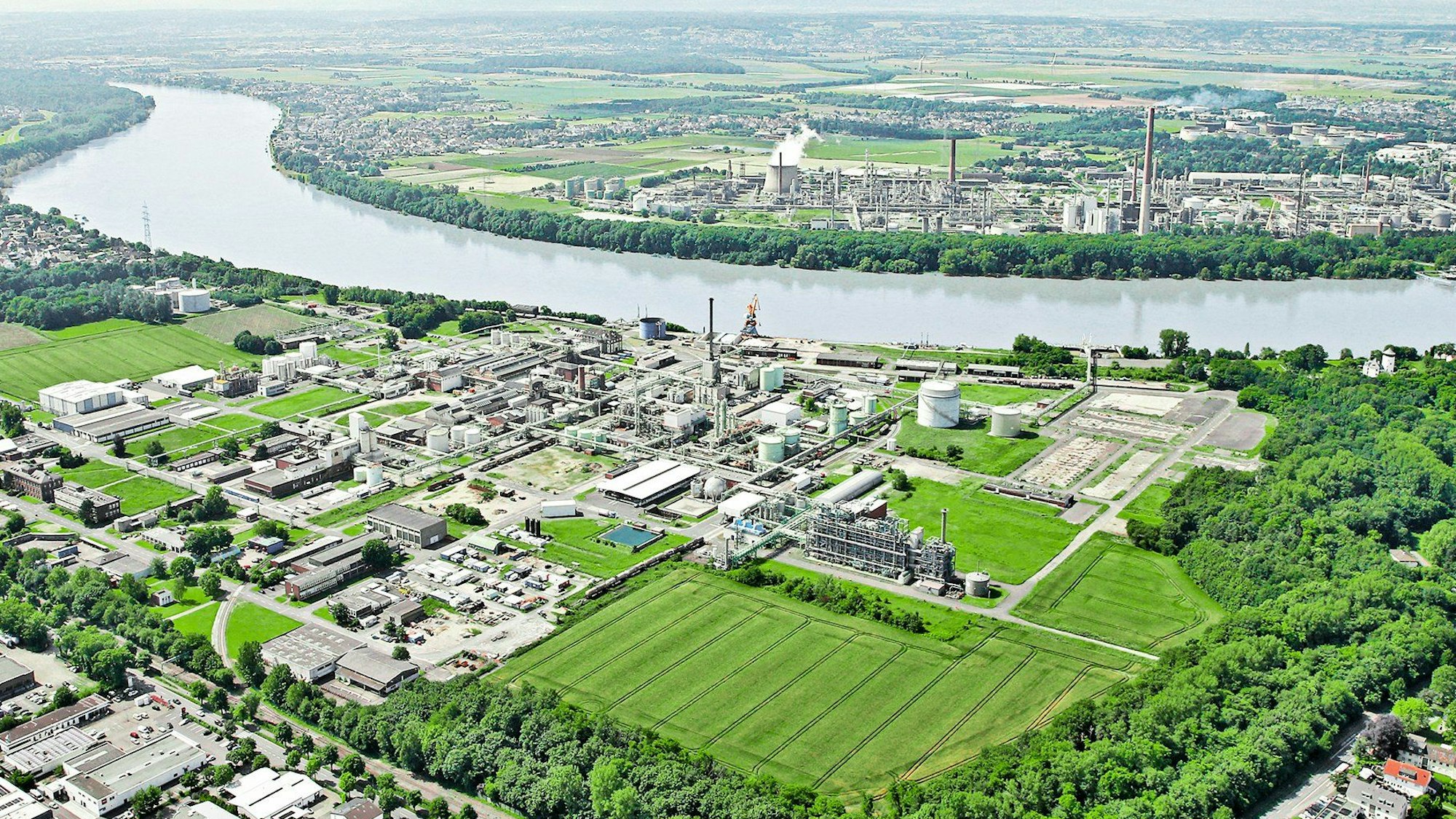 Lufbild vom Chemieopark Niederkassel-Lülsdorf (ehemals Evonik).