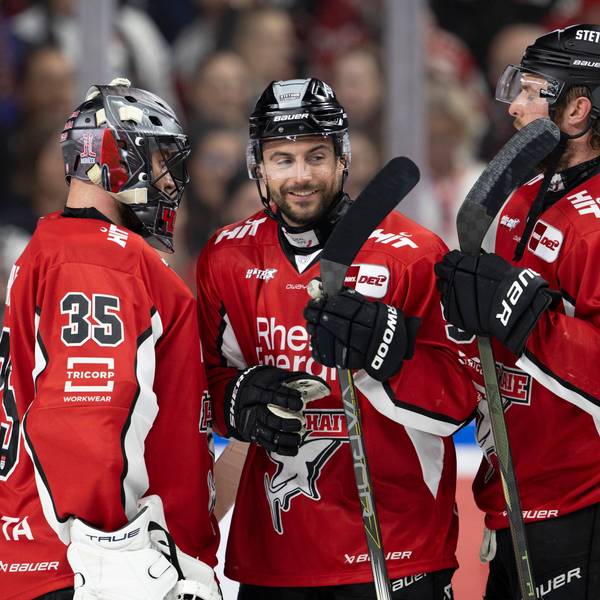 Das Foto zeigt Spieler der Kölner Haie beim während eines Play-Off-Halbfinales gegen den ERC Ingolstadt Anfang April. Foto: xBEAUTIFULxSPORTS/AndreasxDickx / IMAGO/Beautiful Sports