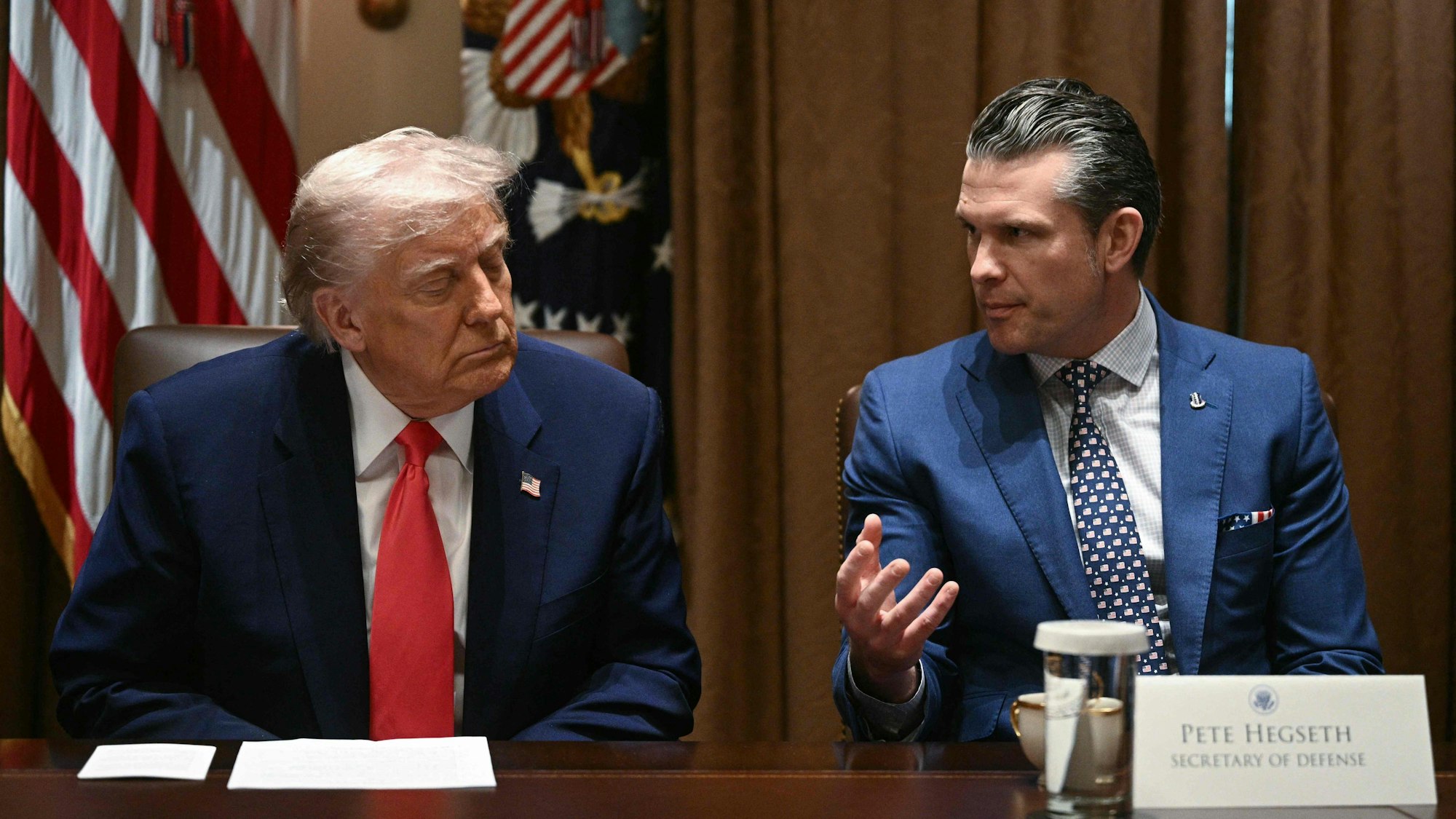 Hegseth soll Militärpläne in einem unverschlüsselten Chat mit seiner Ehefrau und weiteren Personen außerhalb der Regierung geteilt haben.