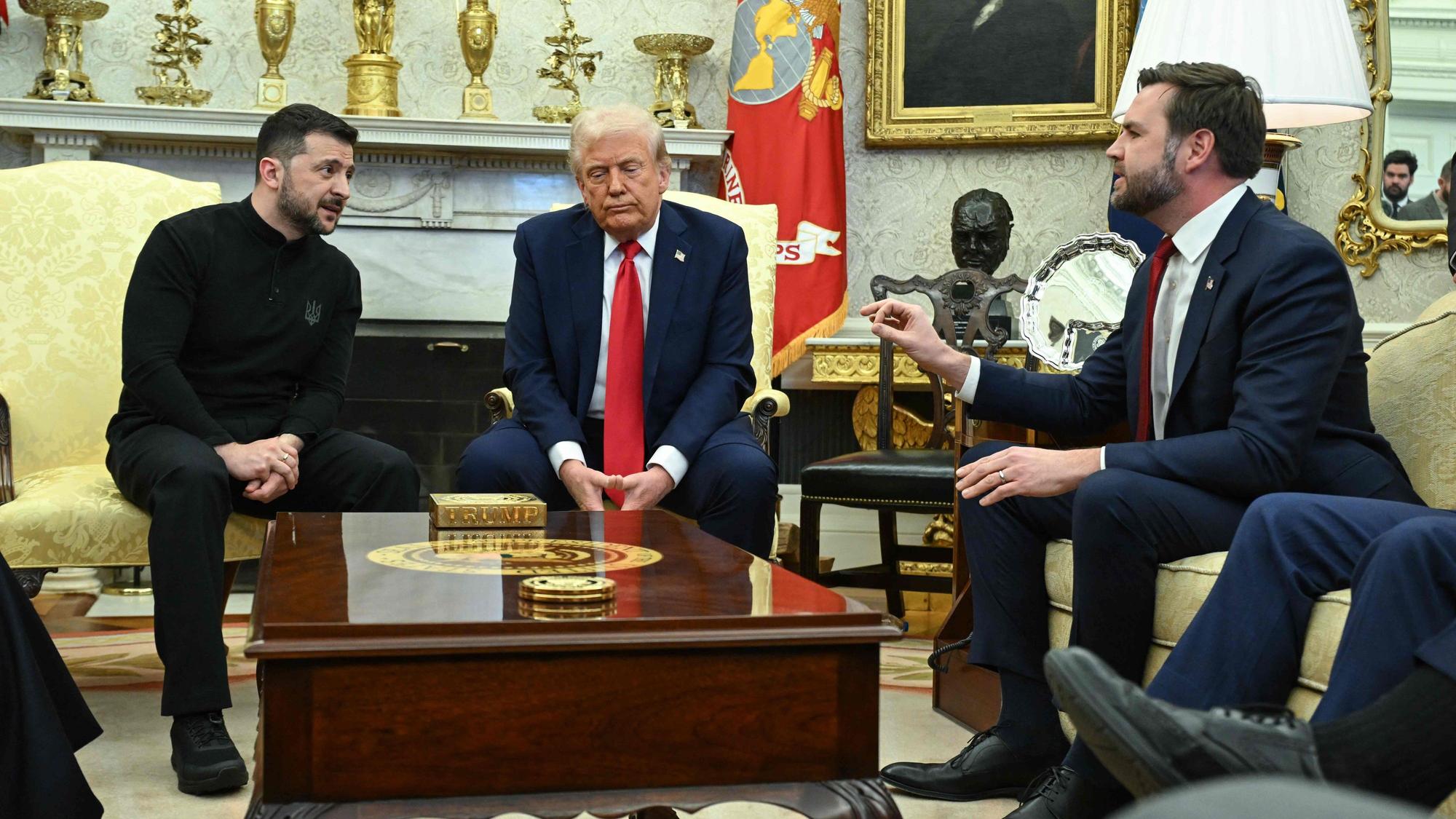 Wolodymyr Selenskyj (v.r.n.l.), Donald Trump und J.D. Vance am 28. Februar im Weißen Haus. Die USA wollen die Ukraine offenbar drängen, weite Teile ihres Territoriums an Russland abzutreten.