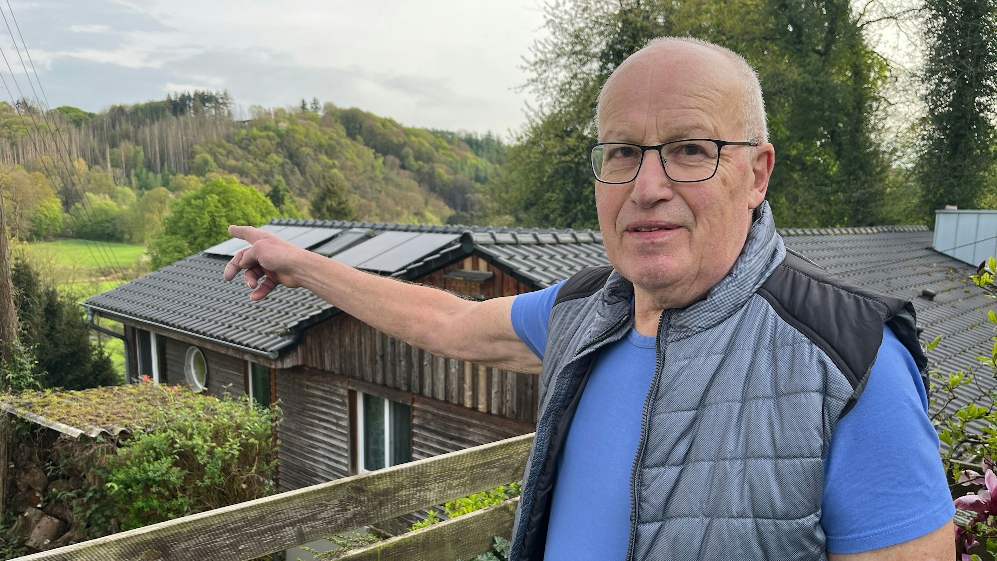 Helmut Schumacher hat als Kind erlebt, wie amerikanische Soldaten die Bröl überquerten und das Dorf einnahmen.